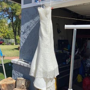 Beautiful sweetheart neckline strapless wedding dress. Brand new with tags.